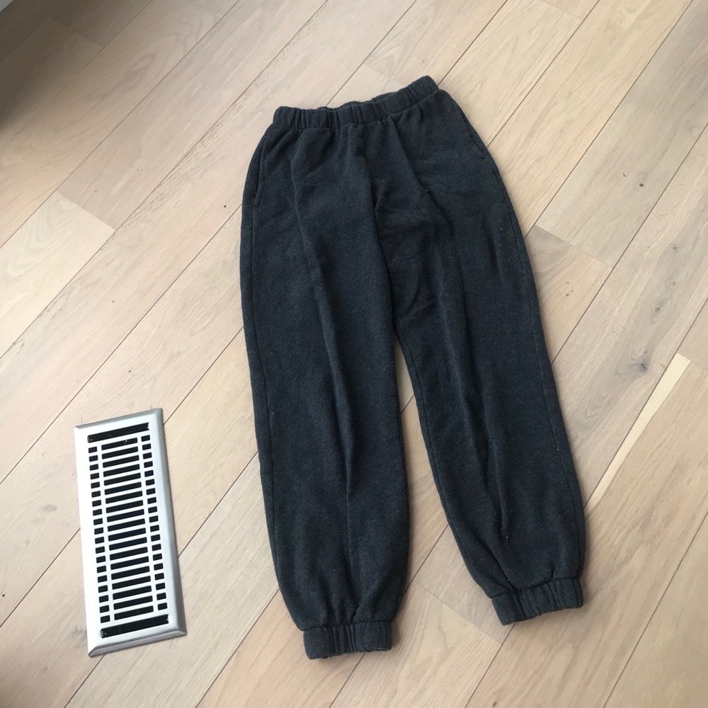 Brandy Melville Rosa sweatpants dark grey - Picture 4 of 4